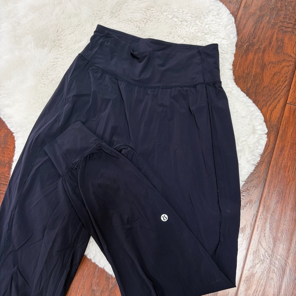 Lululemon windbreaker material jogger